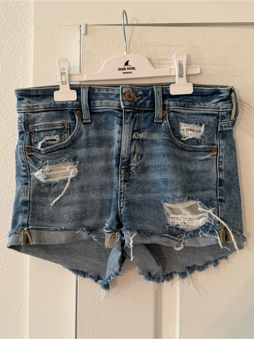 American Eagle Distressed Denim Shorts Size 4 Stretch Raw Hem Blue Jean Shorts